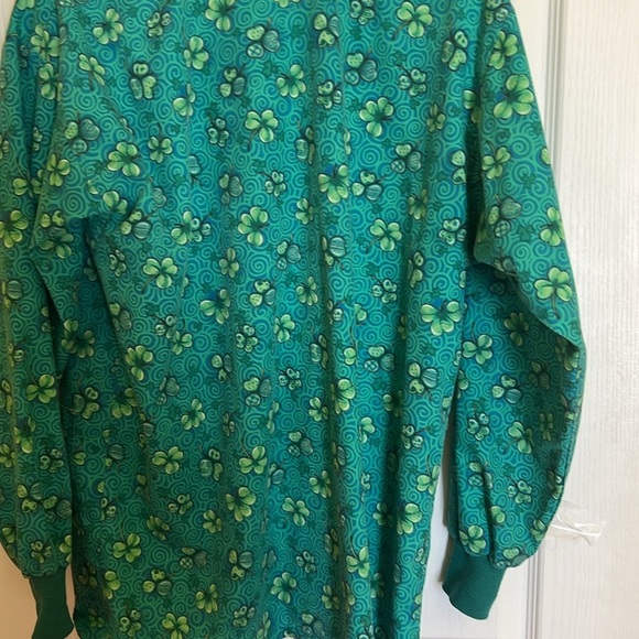 Lucky clover St Patrick’s  day scrub jacket sz M - Picture 4 of 4